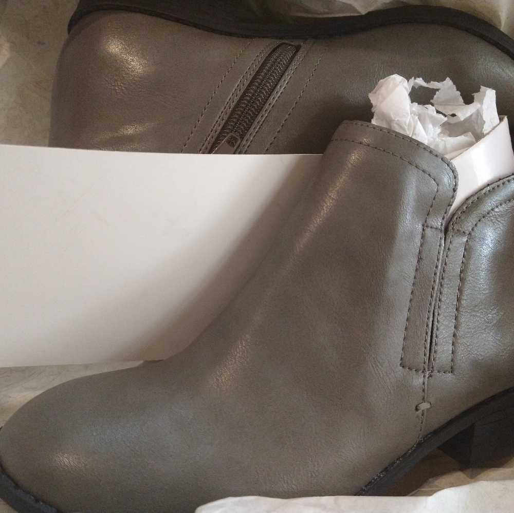 NEW AMERICAN RAG CADEE BOTTIES ANKLE GRAY 5.5M
